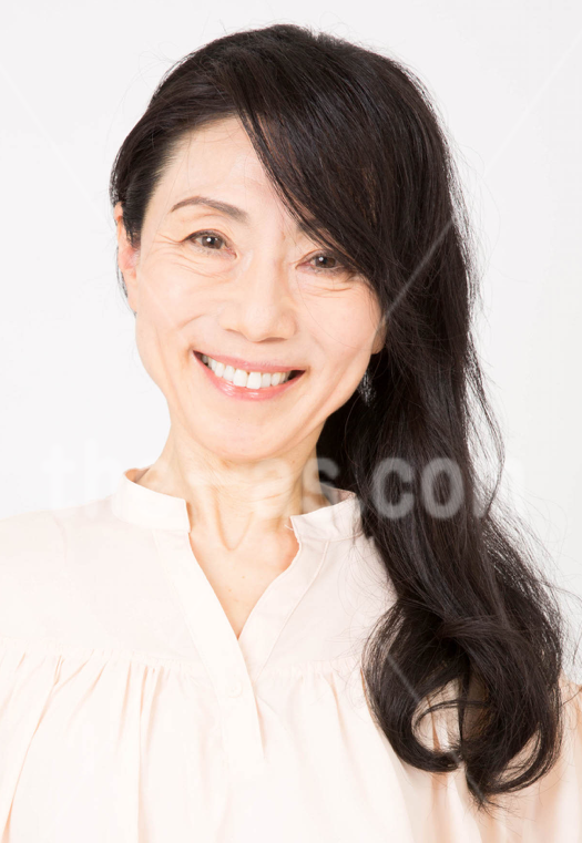 活動報告 ミセスモデル 化粧品メーカー スタジオ撮影 ミセスモデル シニアモデル スペシャリスト 和服モデル キッズモデルが楽しみながら活動をしている モデル事務所エース